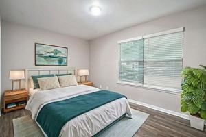 featured image of 100 Arbor Lake Blvd