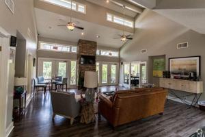 featured image of 100 Arbor Lake Blvd