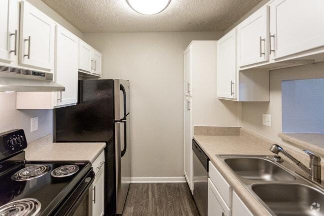 100 Arbor Lake Blvd - Photo 3 of 50