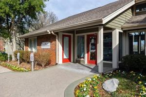 featured image of 100 Arbor Lake Blvd