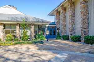 featured image of 100 Ridgelake Pkwy