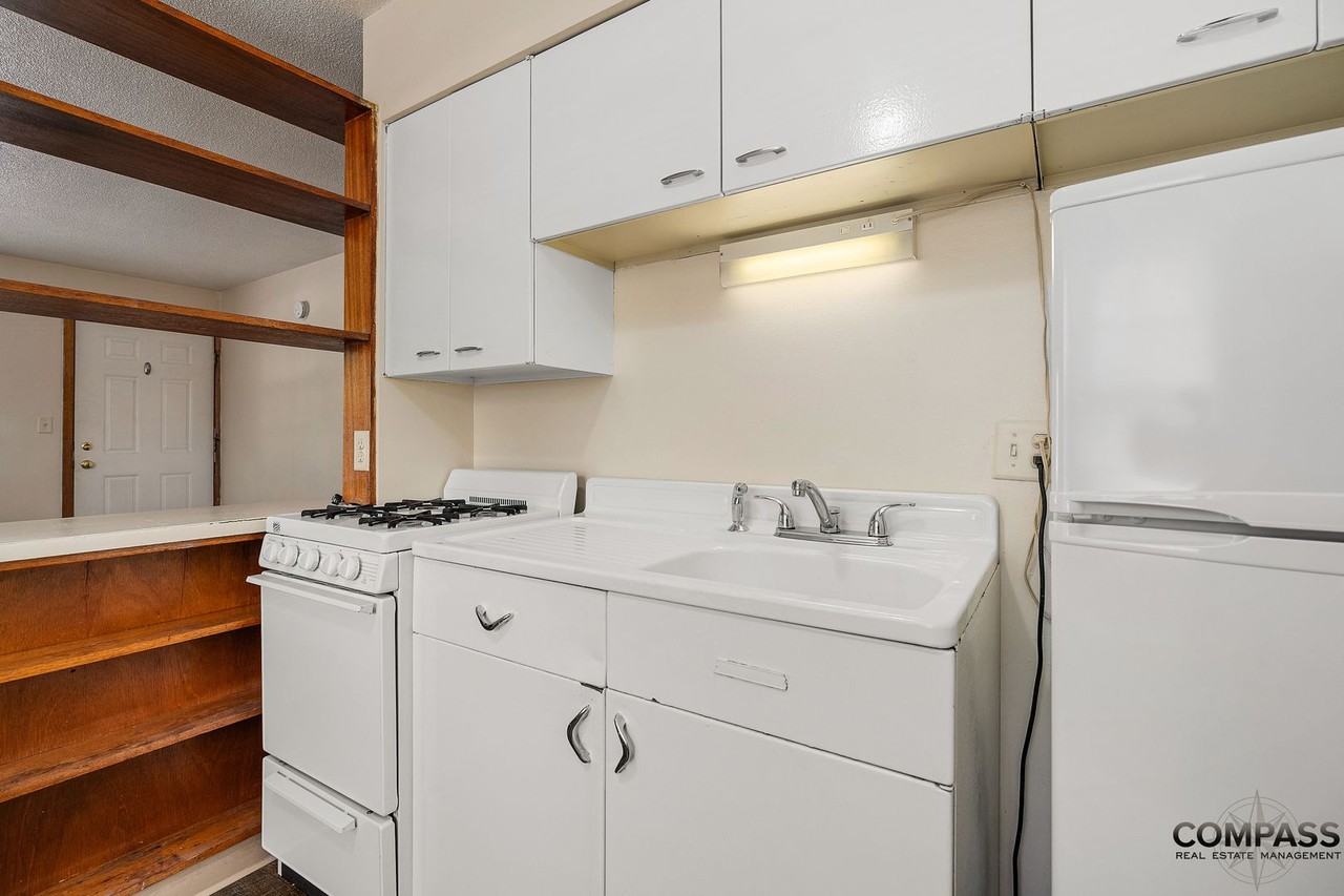 GREAT DOWNTOWN STUDIO - Photo 4 of 14