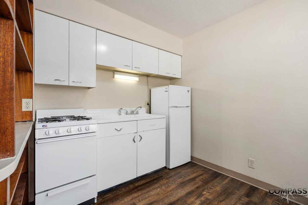 GREAT DOWNTOWN STUDIO - Photo 5 of 14