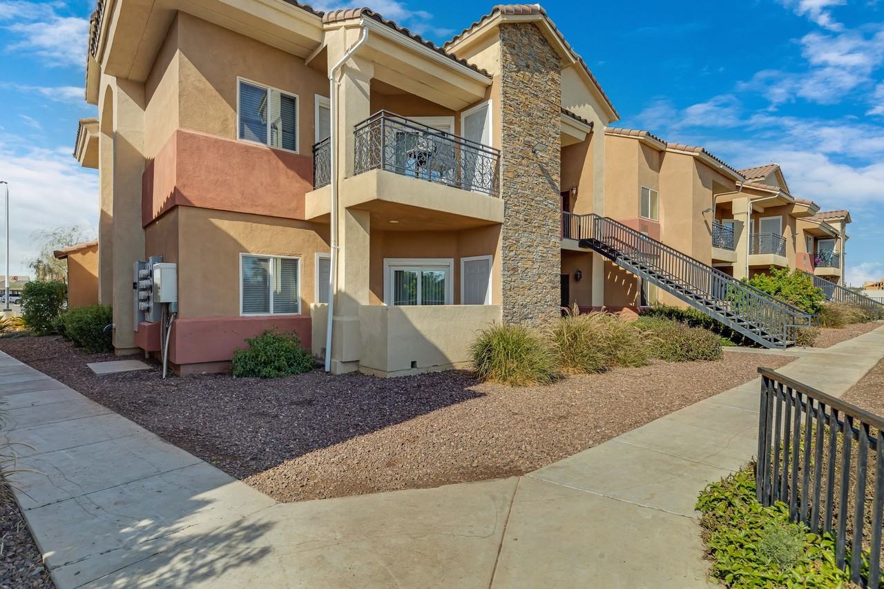 Desert View Apartments - Photo 3 of 39