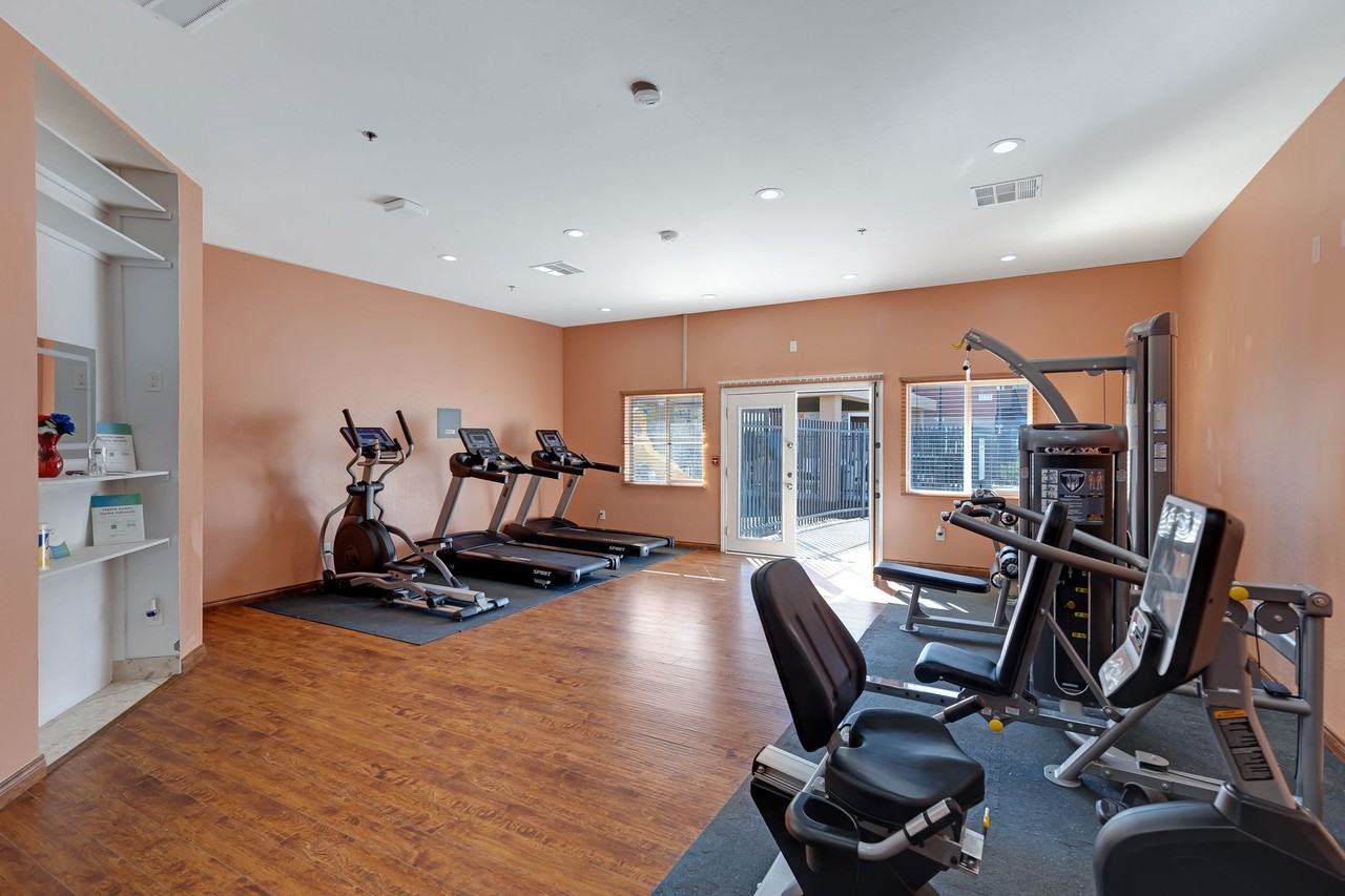 Desert View Apartments - Photo 4 of 39