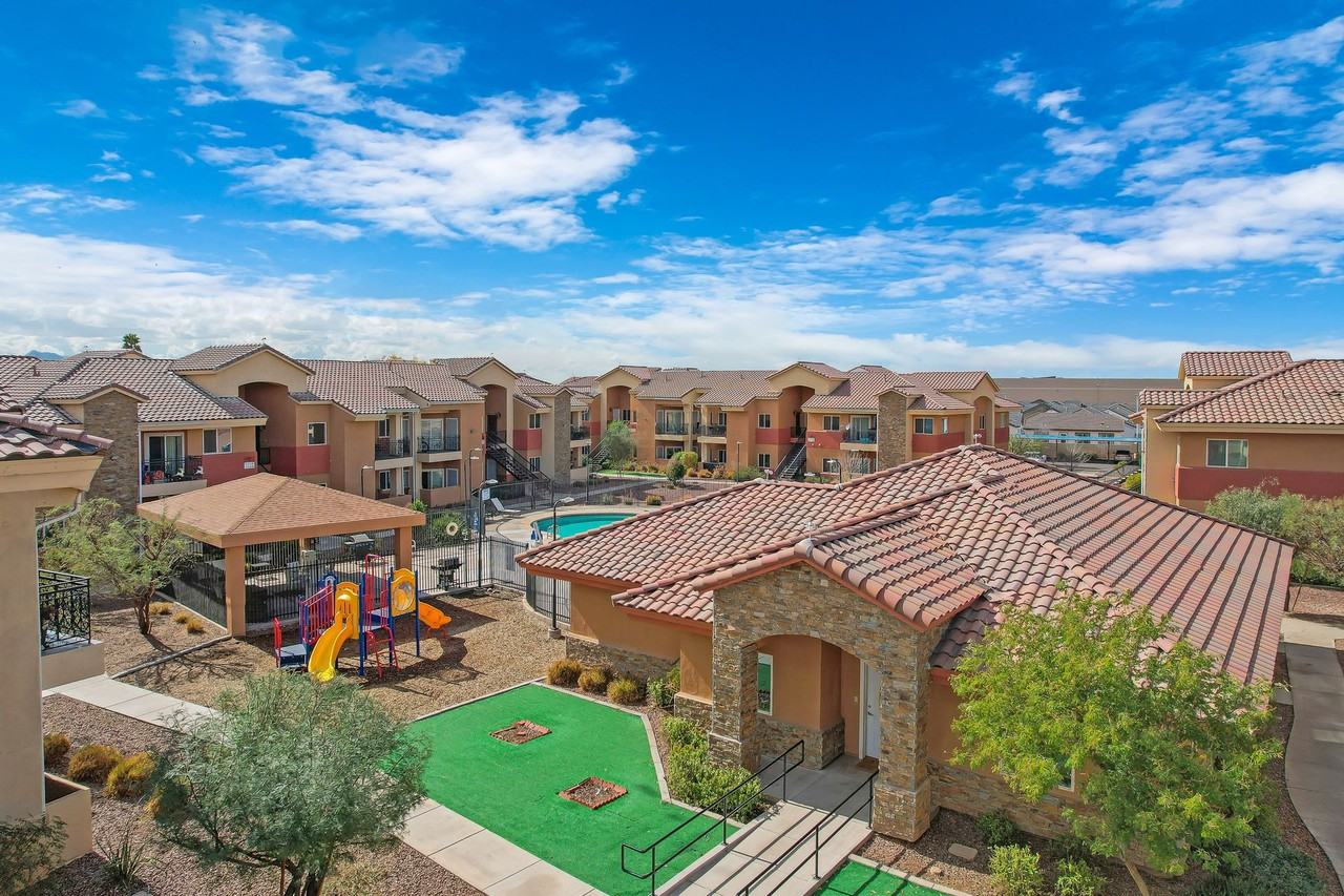 Desert View Apartments - Photo 5 of 39