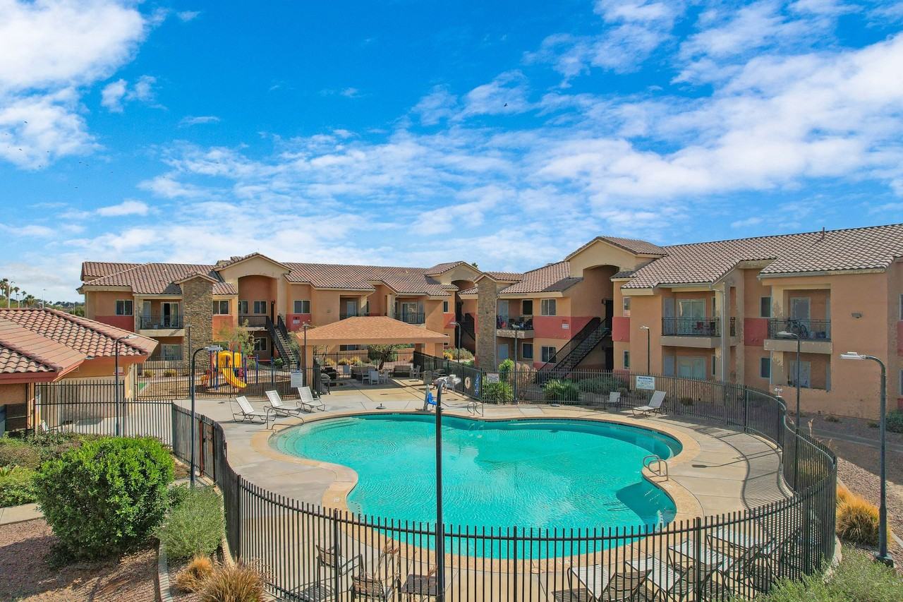 Desert View Apartments - Photo 6 of 39