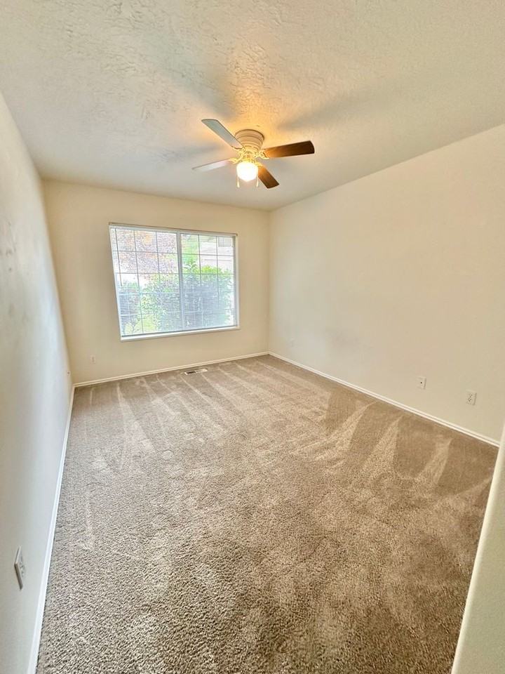 435 Stone Mountain Drive #16 - Photo 4 of 34