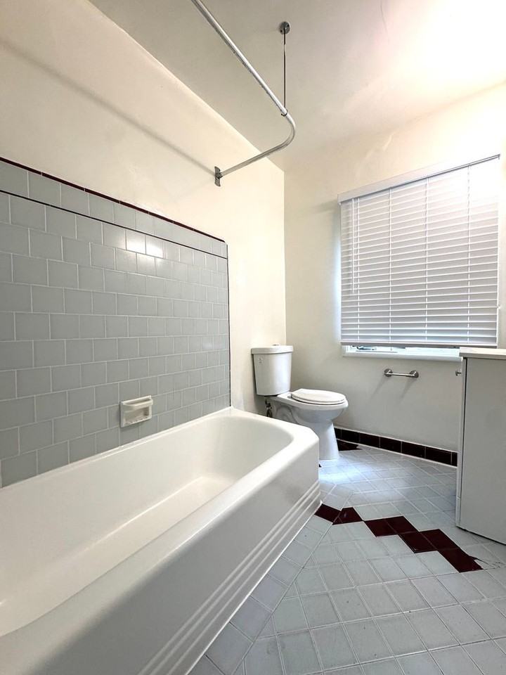 6703 Franklin Ave - Photo 6 of 9