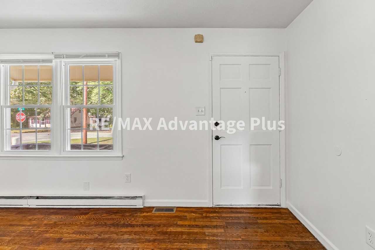 711 Luke St - Photo 2 of 38