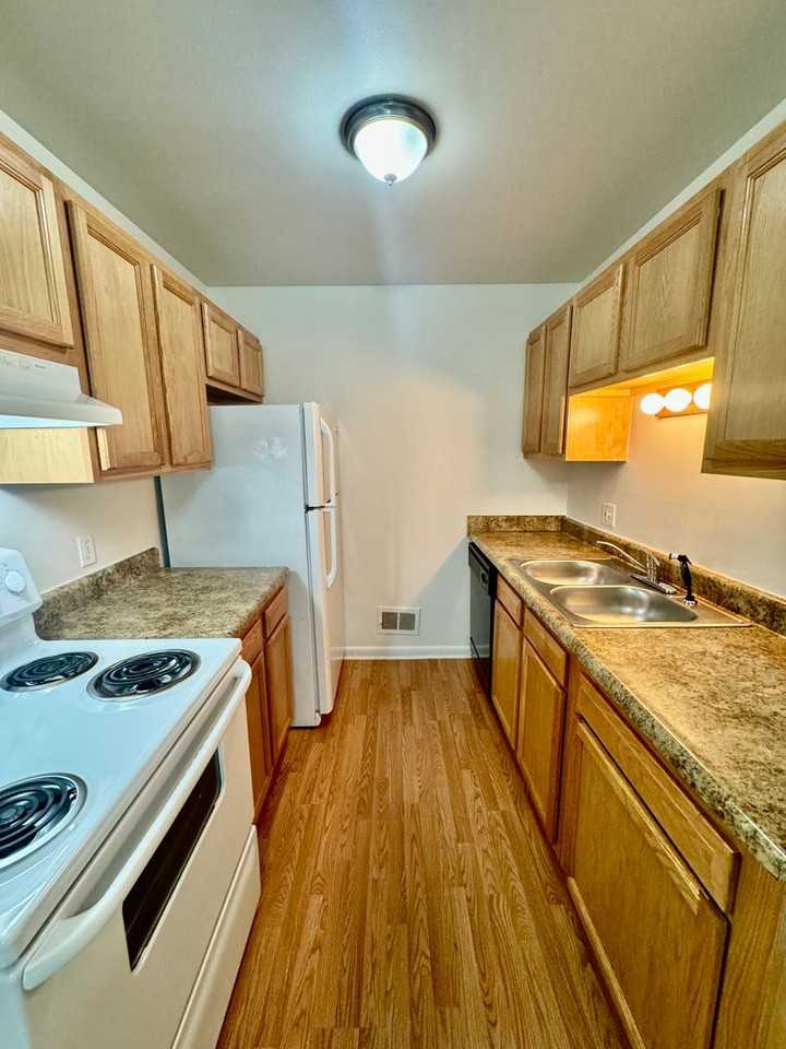 2712 Golfside Dr - Photo 2 of 14