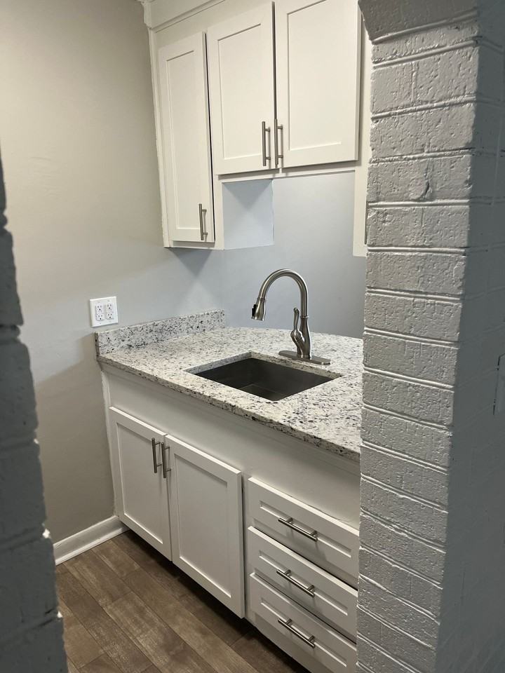 Willow Lake Apartments - Photo 6 of 11