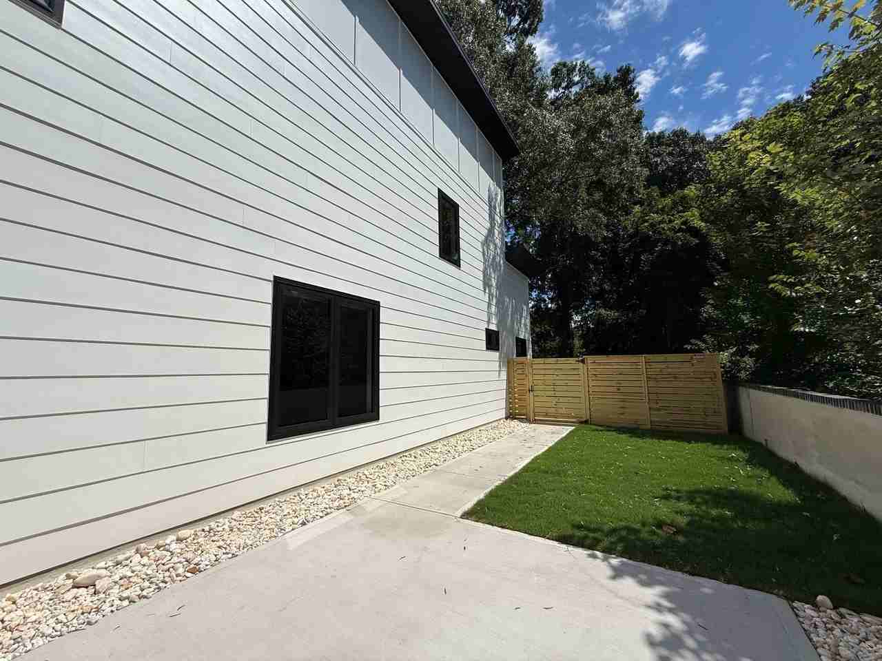 1019 Gregg St - Photo 2 of 28