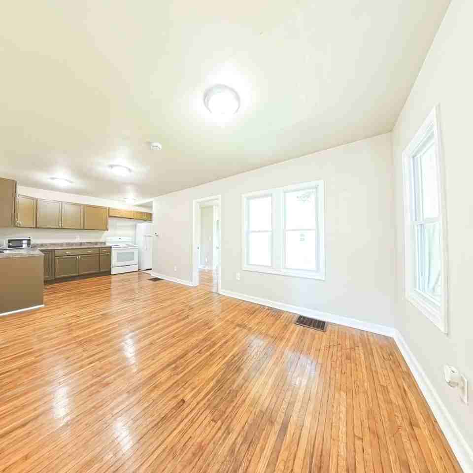 1201 Bundy St - Photo 2 of 14