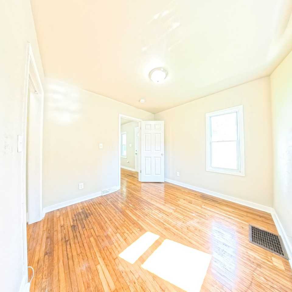1201 Bundy St - Photo 5 of 14