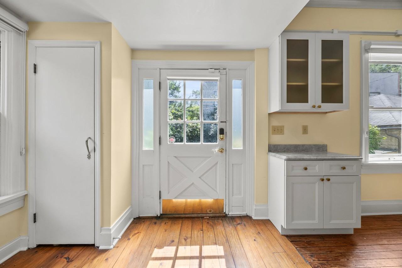 545 Cedar Aly - Photo 2 of 19