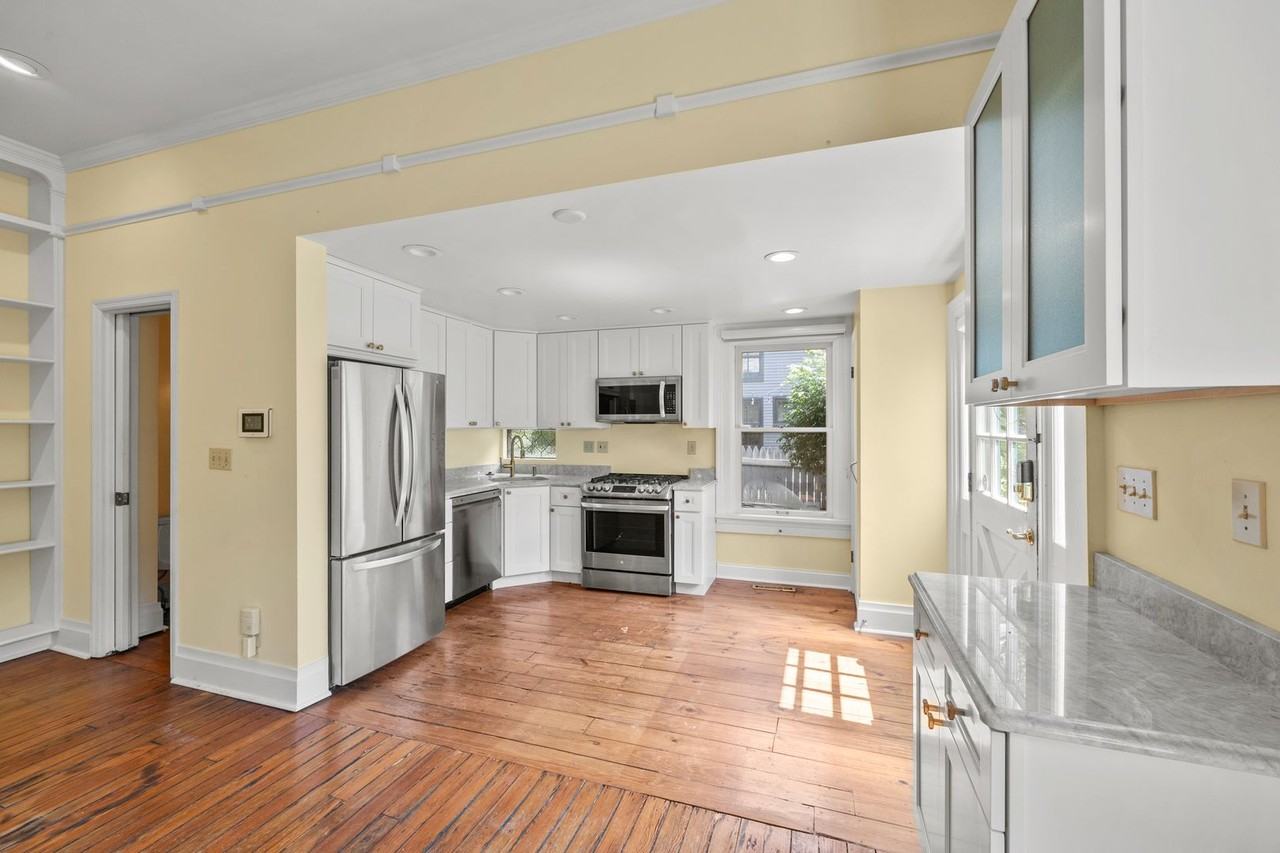 545 Cedar Aly - Photo 3 of 19