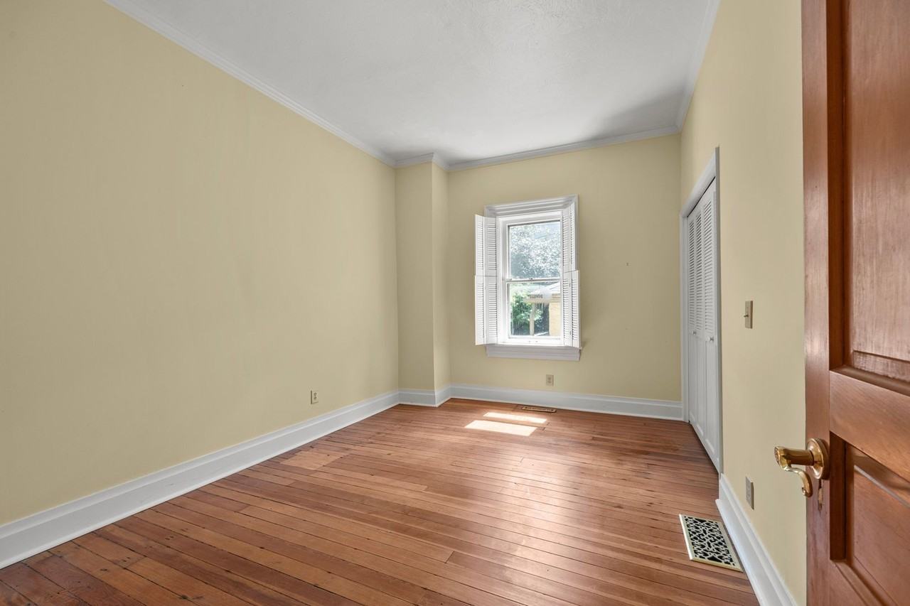 545 Cedar Aly - Photo 6 of 19