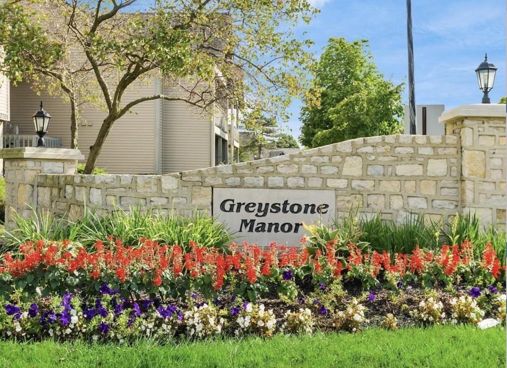 2701 Greystone Dr Apt F - Photo 3 of 11