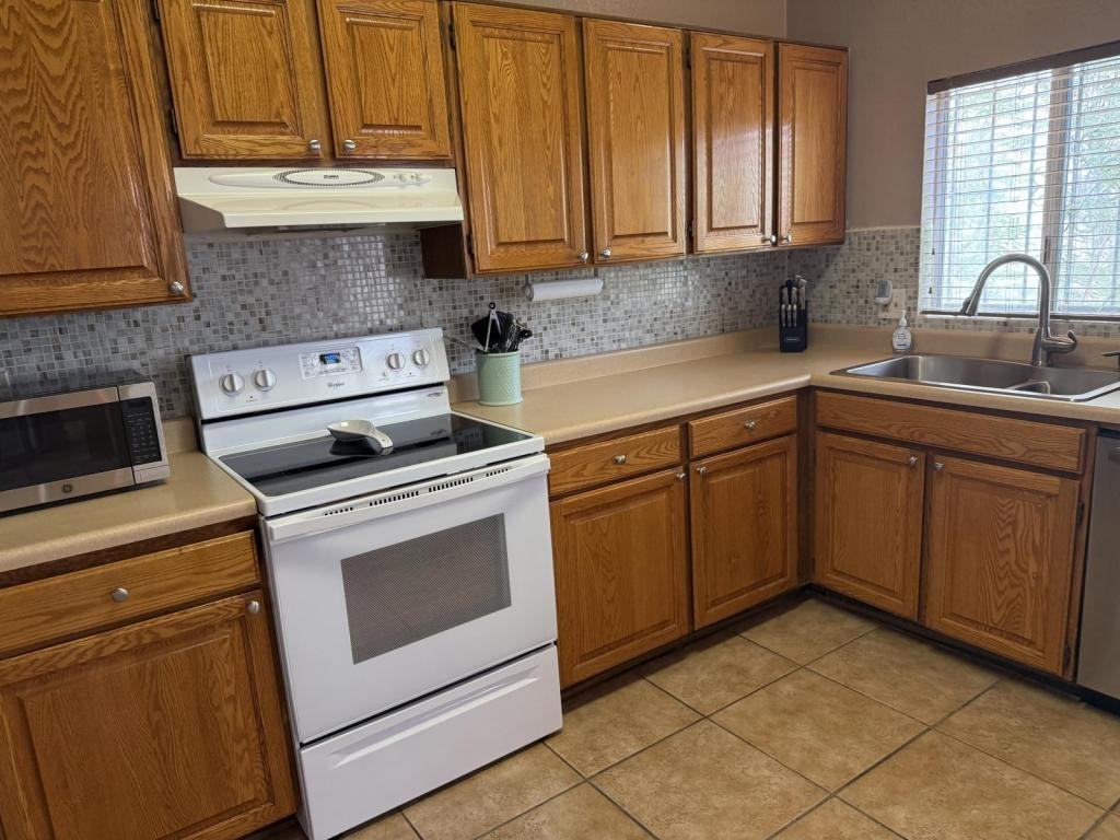 482 W San Ignacio - Photo 2 of 9