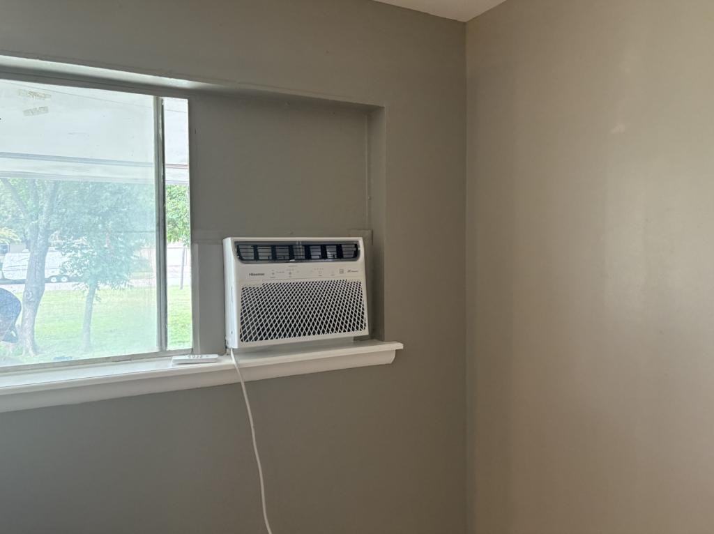 915 S Dewey Ave - Photo 2 of 11