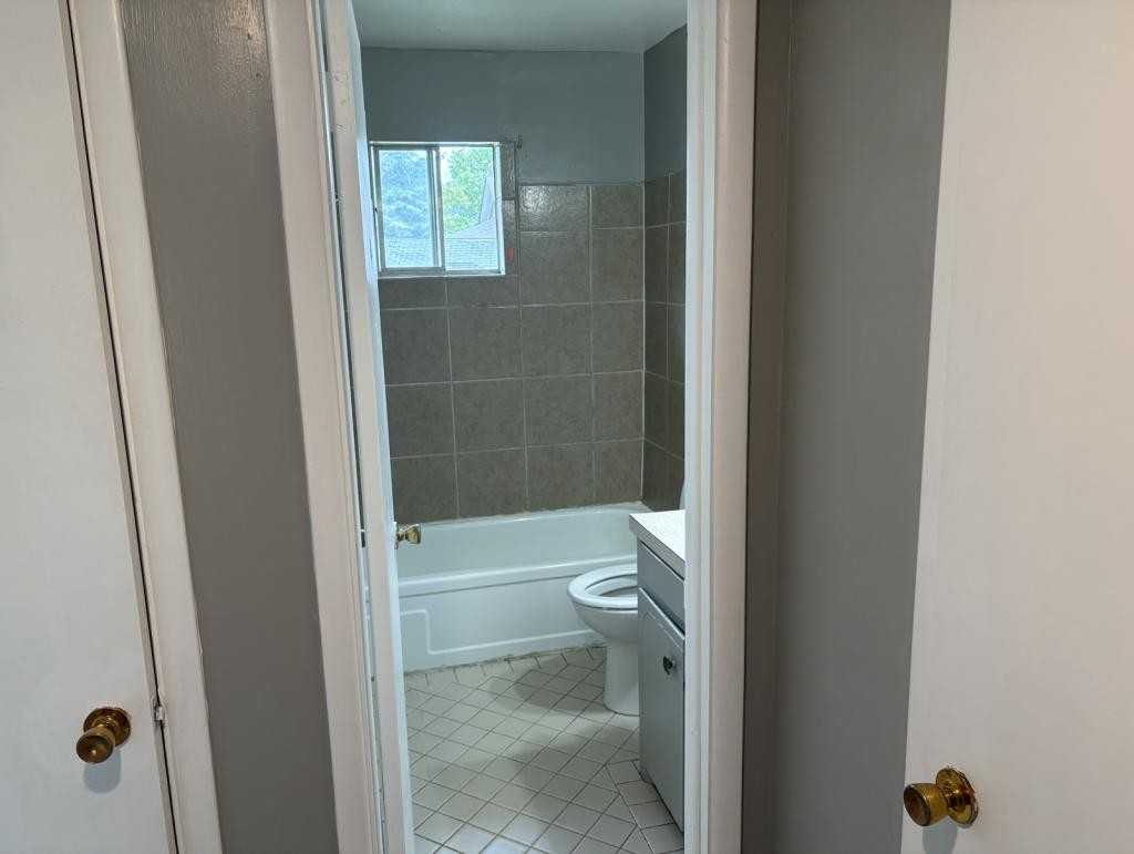 915 S Dewey Ave - Photo 7 of 11