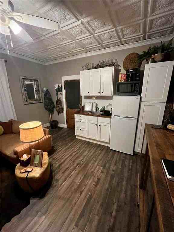 515 S Washington St - Photo 4 of 11