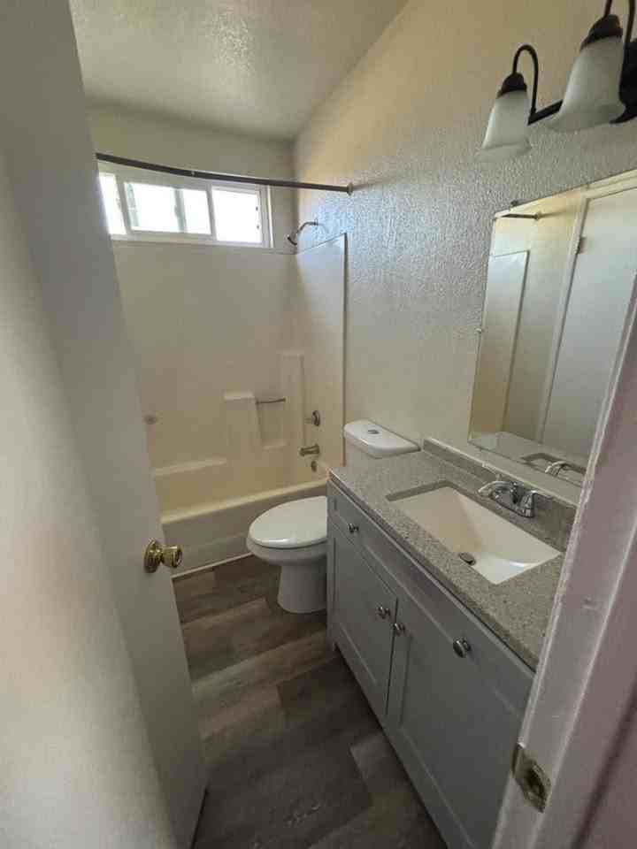 Five-Plex Complex 2 & 1 Bedroom/1 Bath Apartments With Detached Garages! - Photo 2 of 5