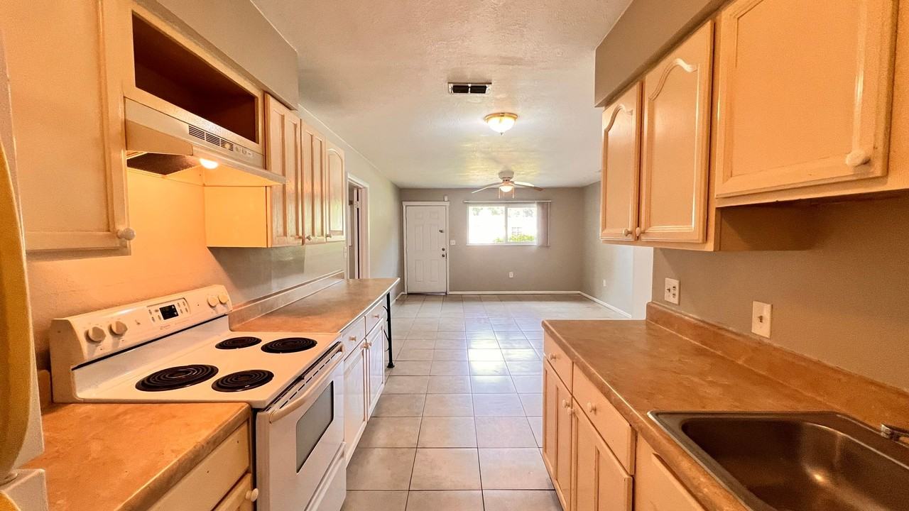 1430 Monroe Street - Photo 6 of 19