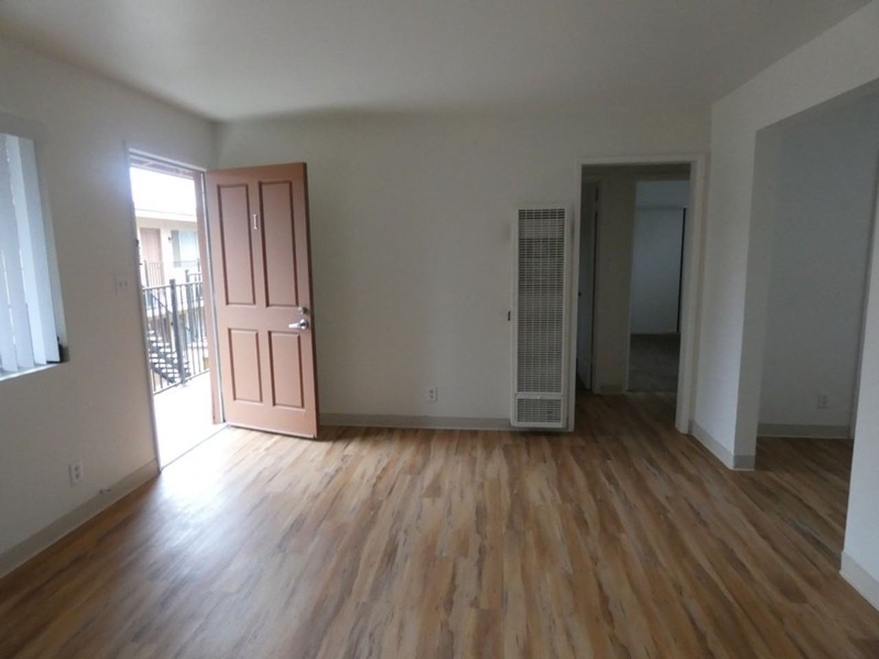 508 South Oakley Avenue #H - Photo 4 of 14