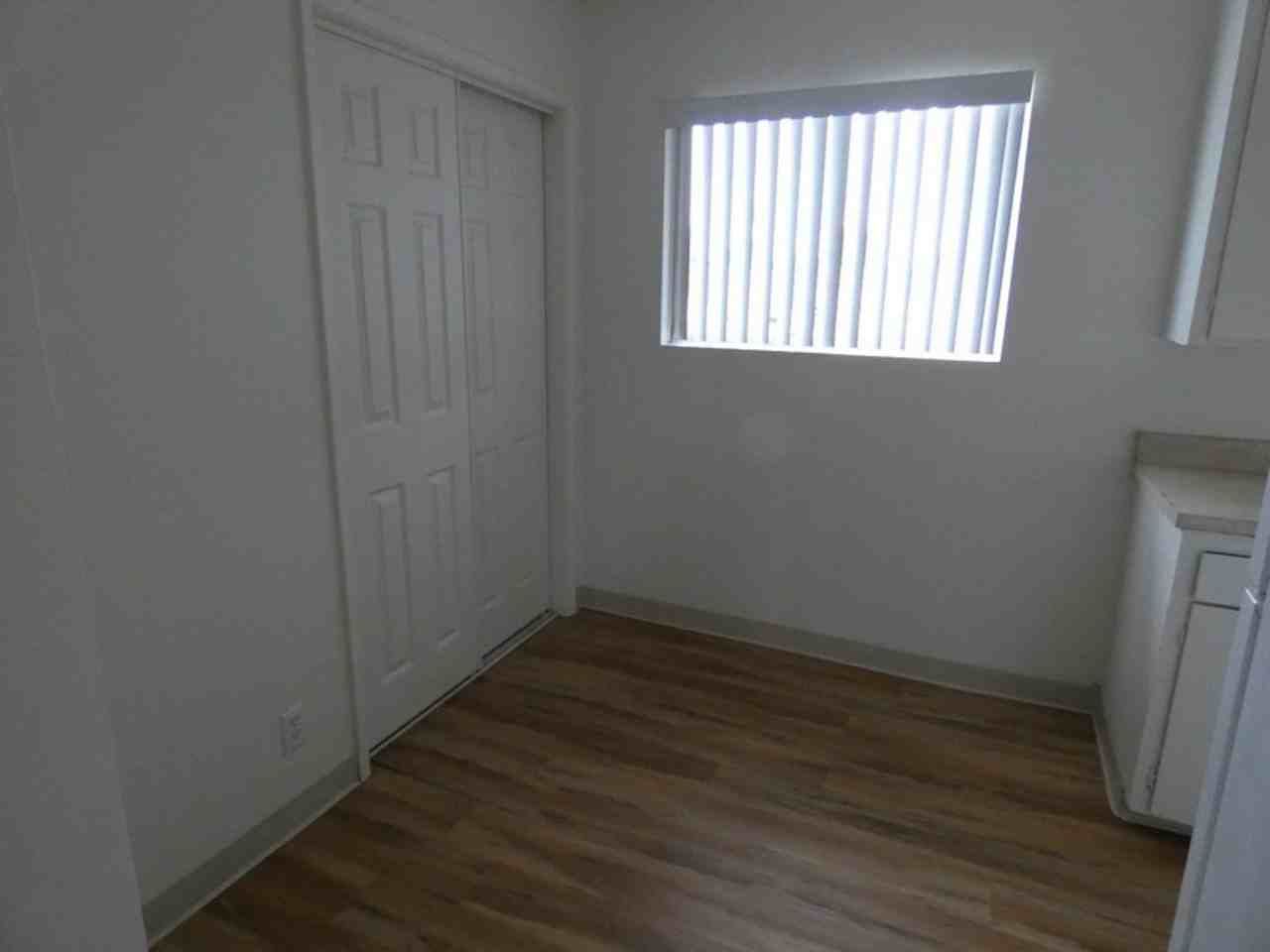 508 South Oakley Avenue #H - Photo 6 of 14