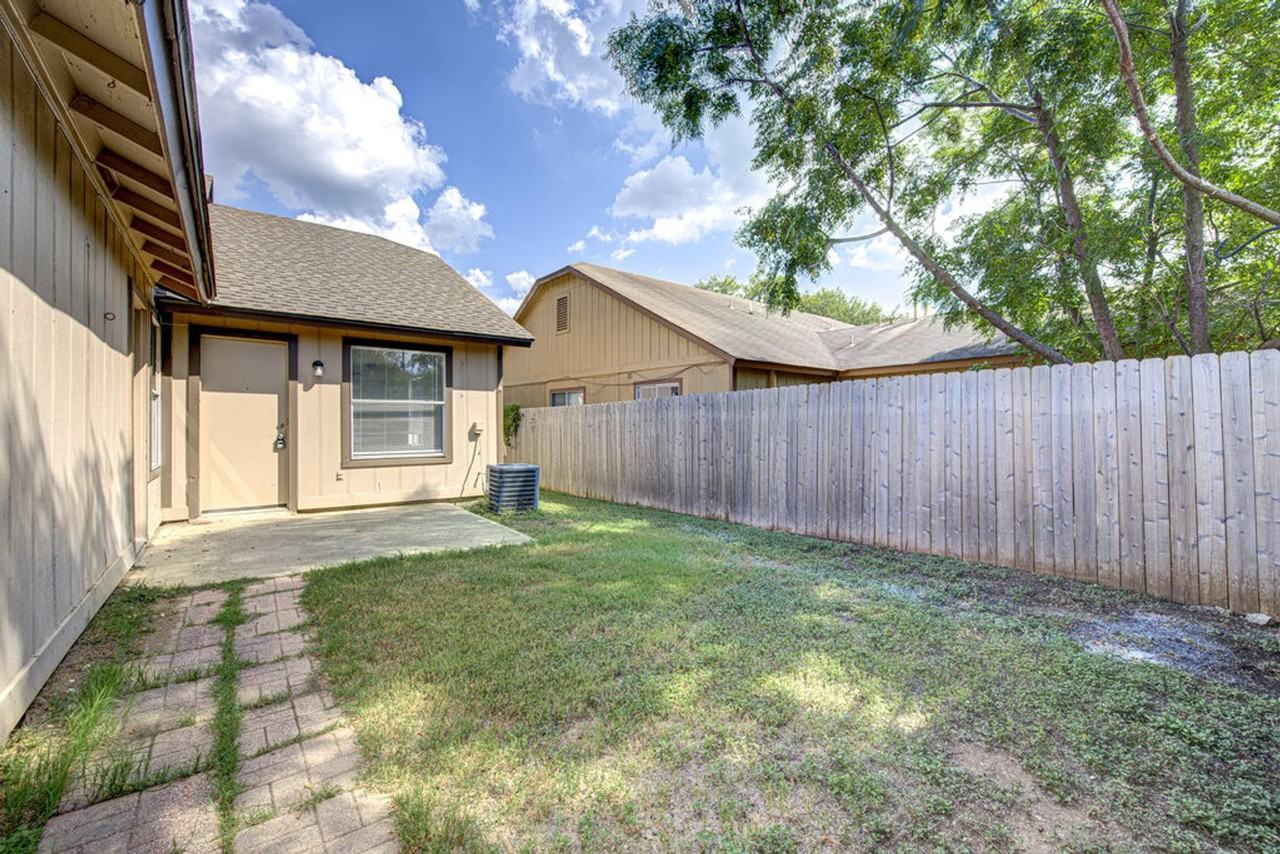 8122 W Gate Blvd - Photo 3 of 21