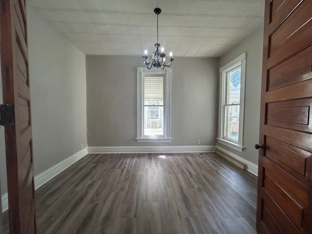 309 W 11th St - Photo 4 of 9