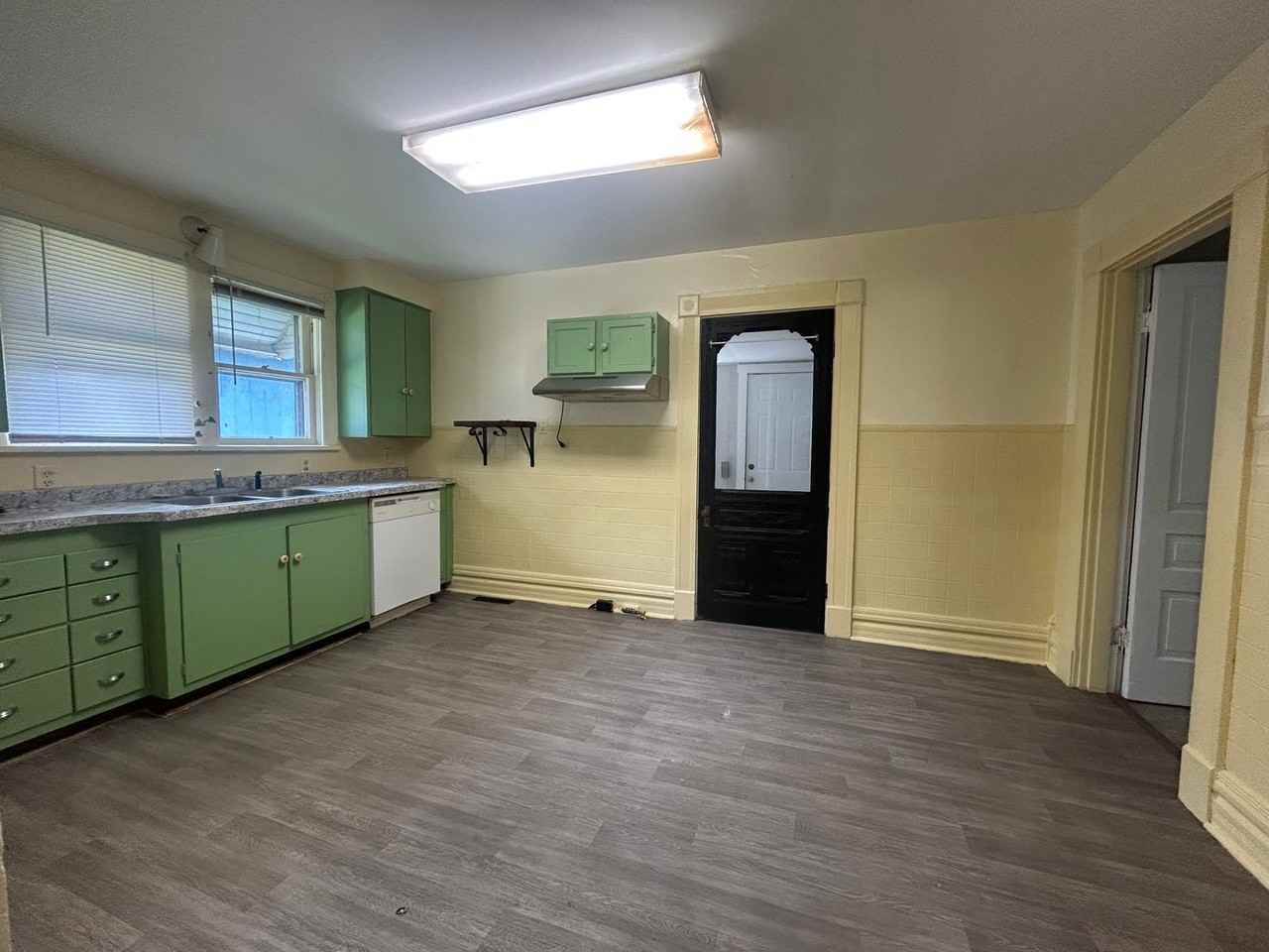 309 W 11th St - Photo 5 of 9