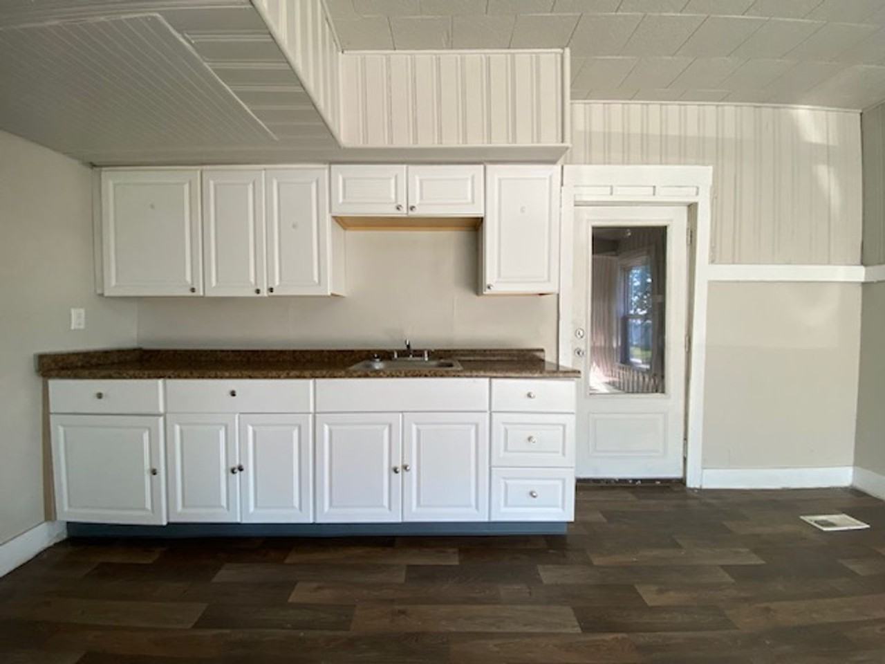 209 N Irwin St - Photo 4 of 10