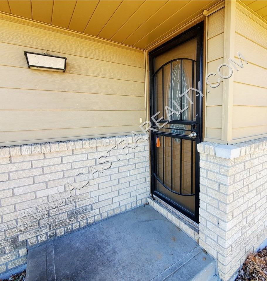 3144 N 61st St - Photo 3 of 20