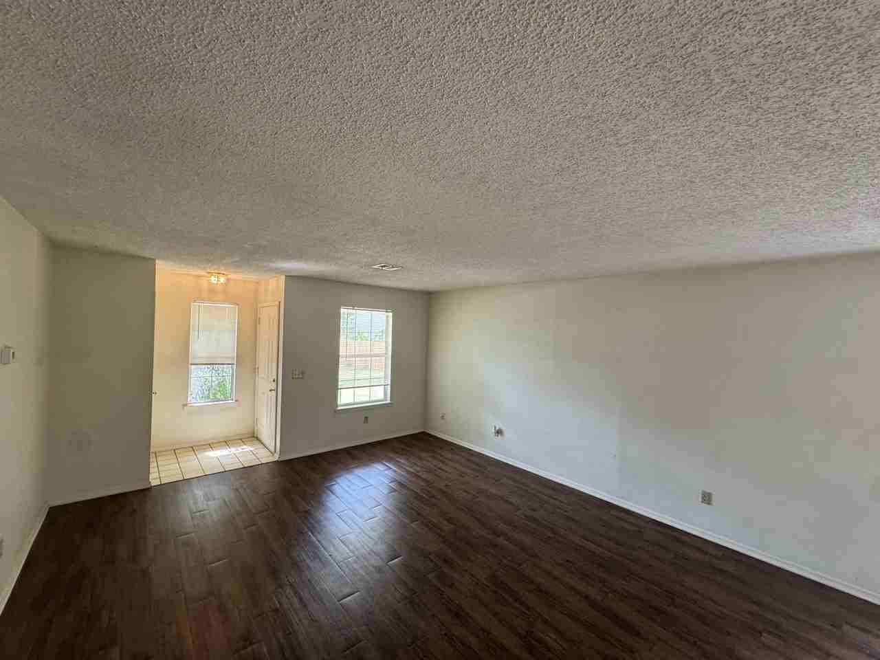 301 S 11th Pl - Photo 2 of 12