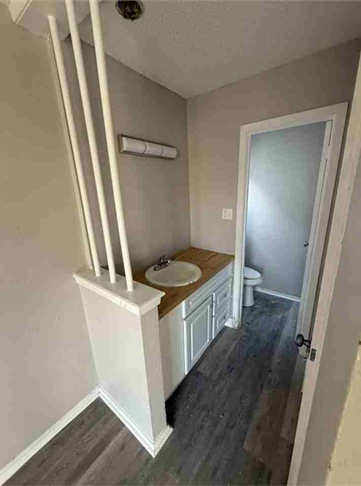 2421 Rockridge Dr - Photo 6 of 9