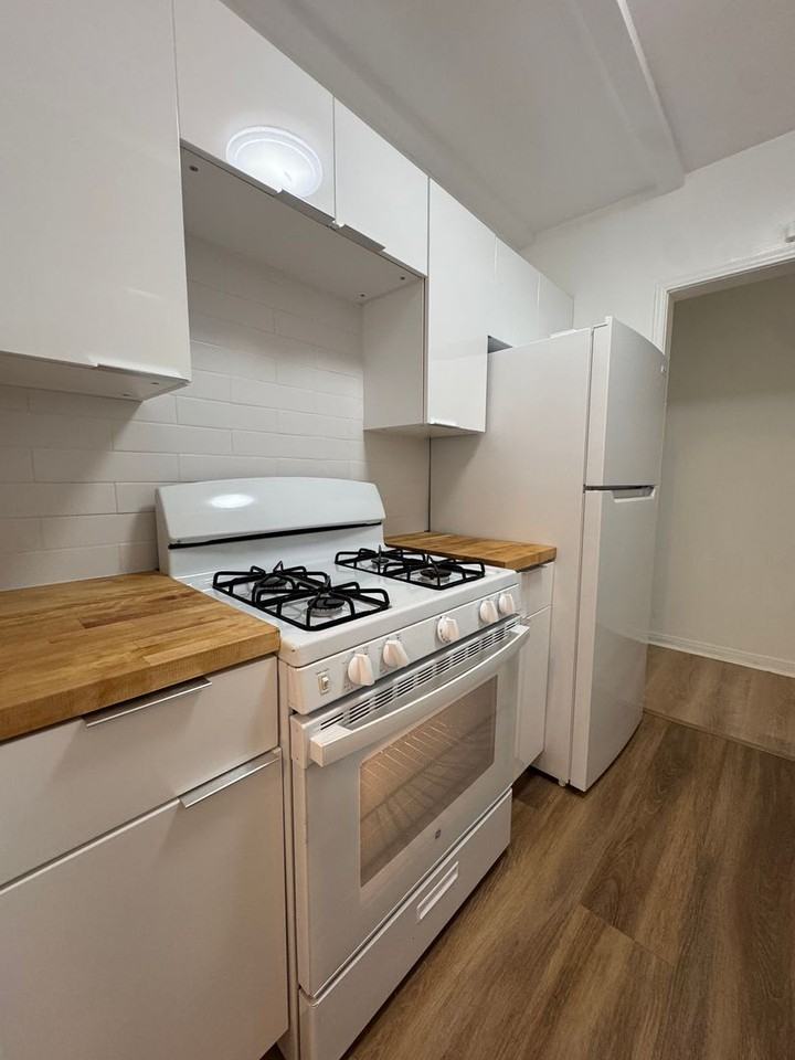 Hayworth Courtyard Apartments – West Hollywood Living - Photo 6 of 21