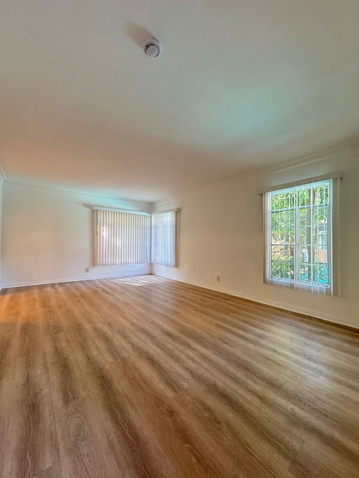 Hayworth Courtyard Apartments – West Hollywood Living - Photo 5 of 21