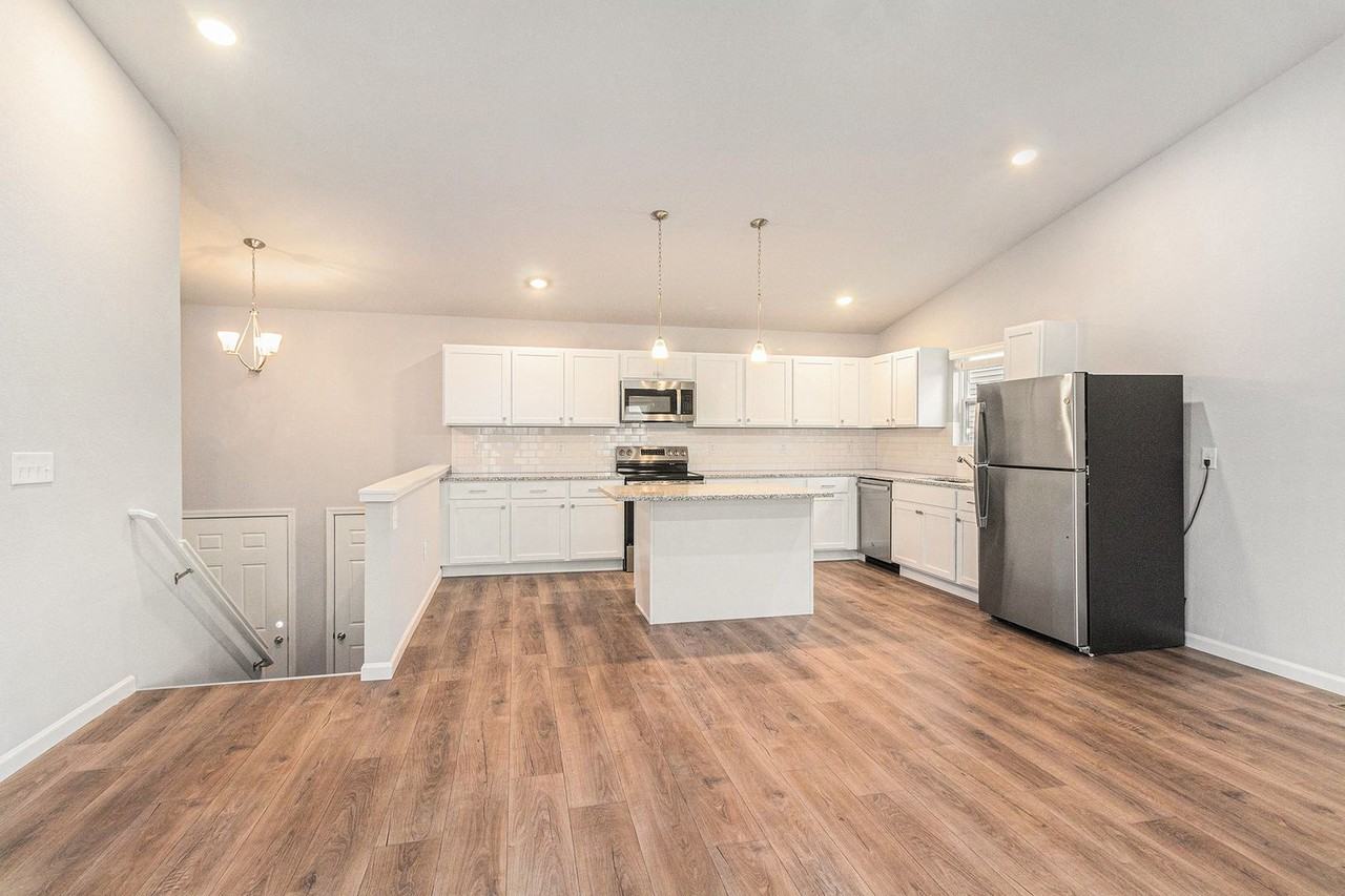 4394 Pine Creek Dr - Photo 2 of 23