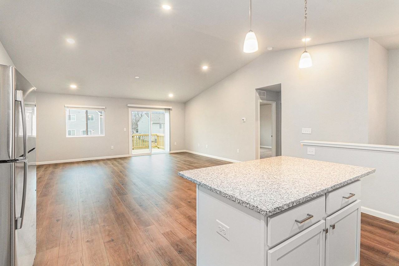 4394 Pine Creek Dr - Photo 5 of 23