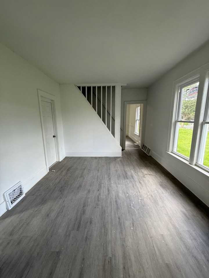 2208 W Brown St - Photo 3 of 11