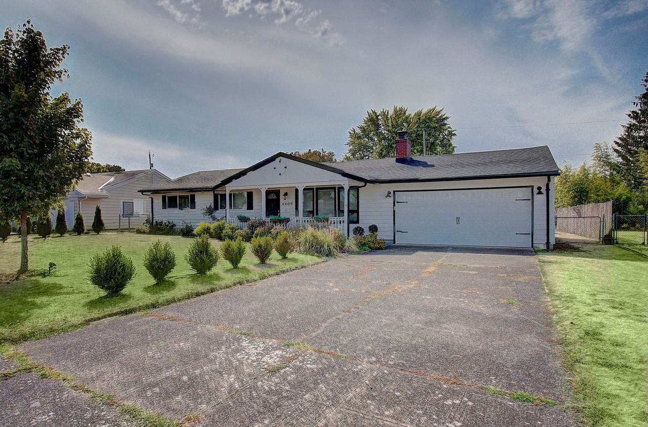 4409 E 13th St - Photo 3 of 33