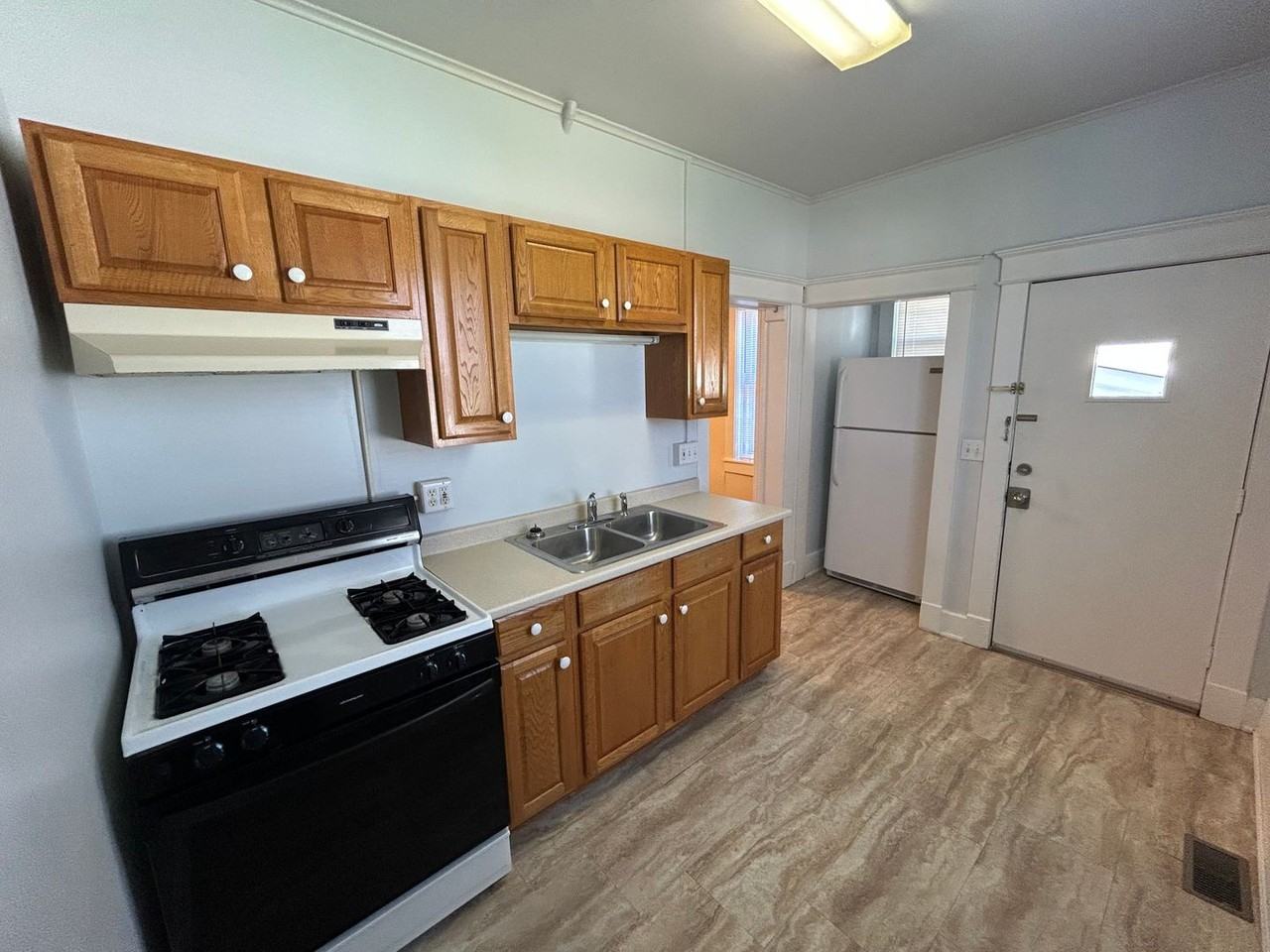 929 Kentucky St - Photo 4 of 8