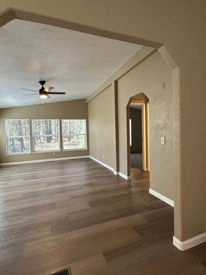 18406 Freight Road Ln - Photo 3 of 6
