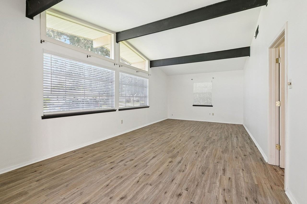 5700 Boutall Street - Photo 3 of 12