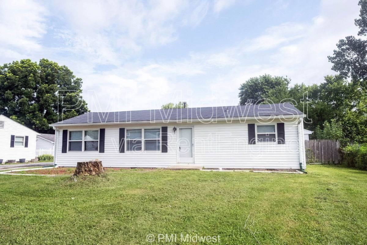 126 Lewis Dr - Photo 3 of 10