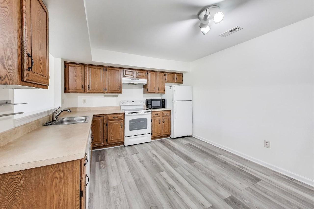 1764 Wilcox Ln - Photo 3 of 18