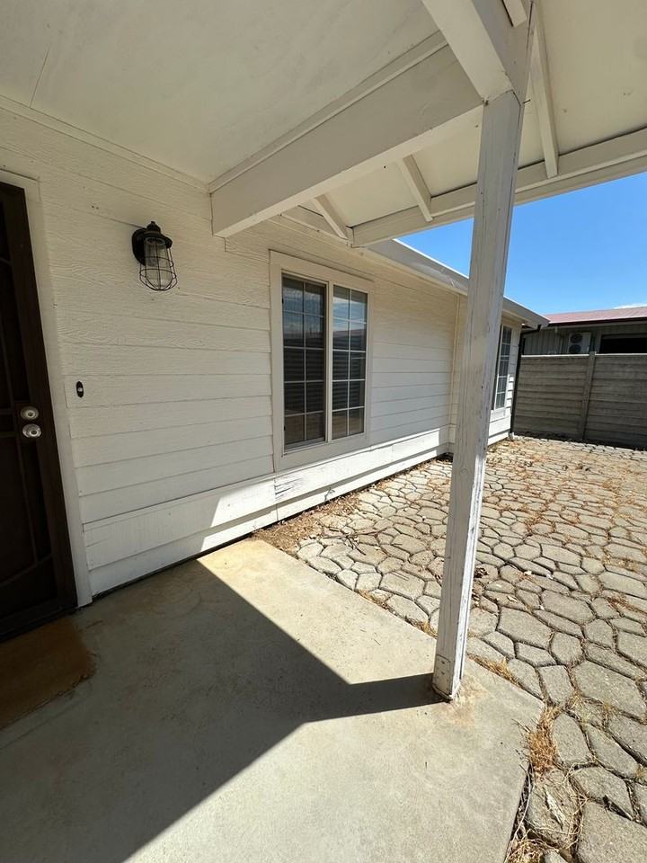 3228 Lyndsey Ln - Photo 3 of 24